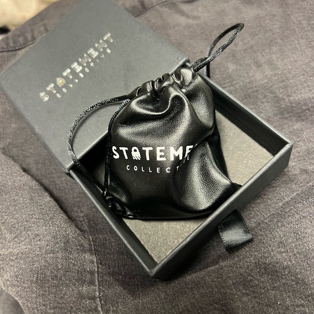 Gold Chain Necklace with Barbed Wire Design - Picture 5 of 7